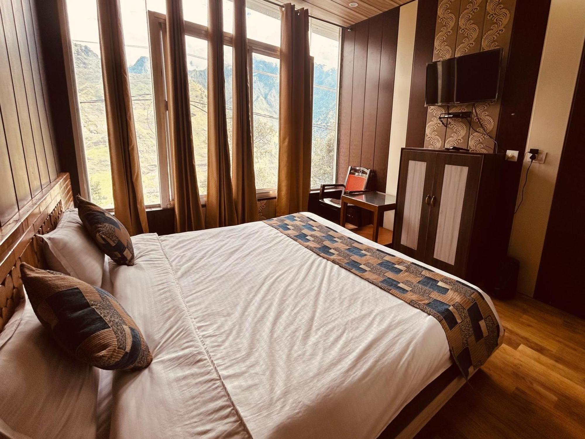 Sleeping Beauty Hotel Moutain View Property Joshimath Exterior photo