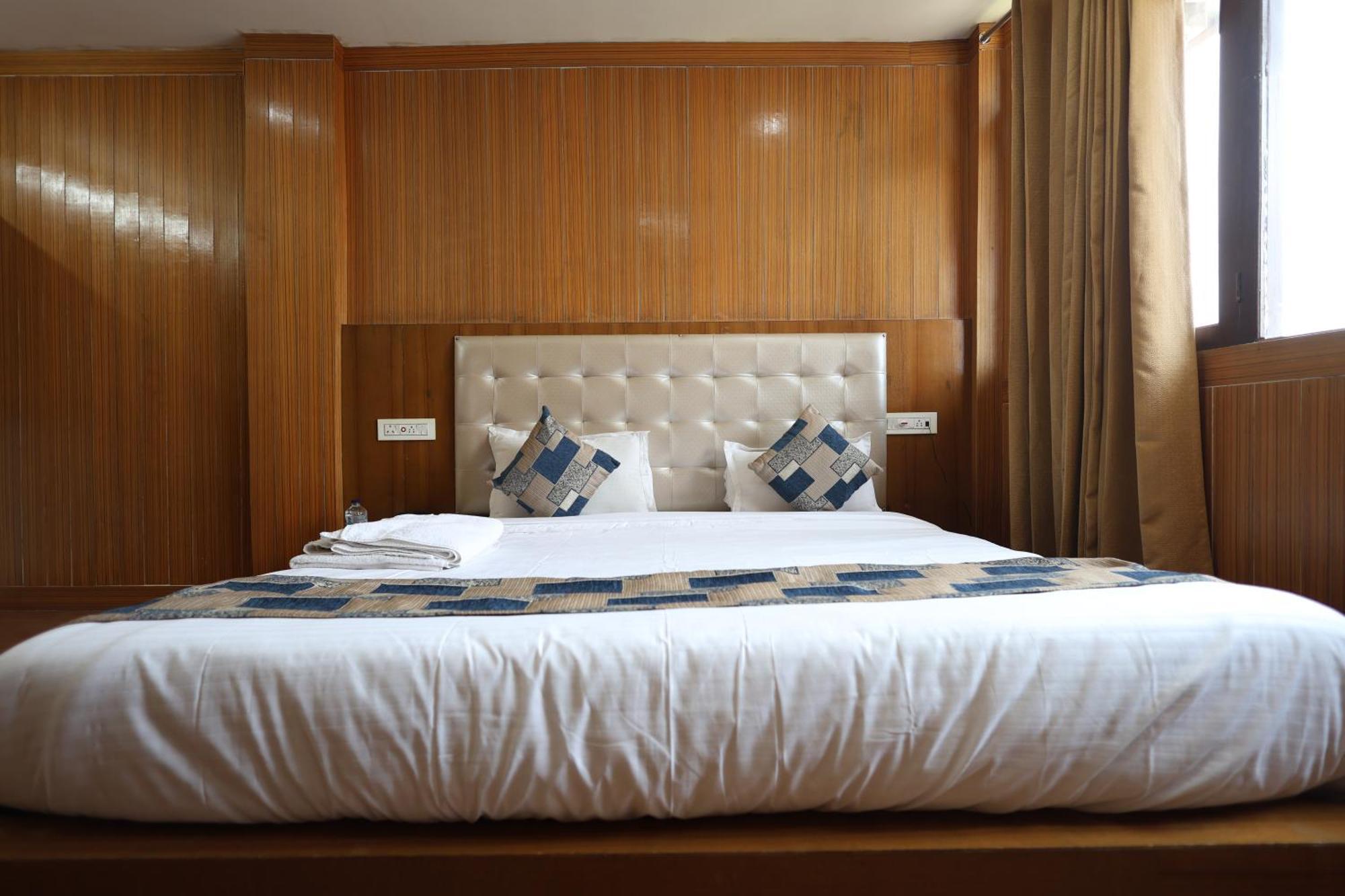 Sleeping Beauty Hotel Moutain View Property Joshimath Exterior photo